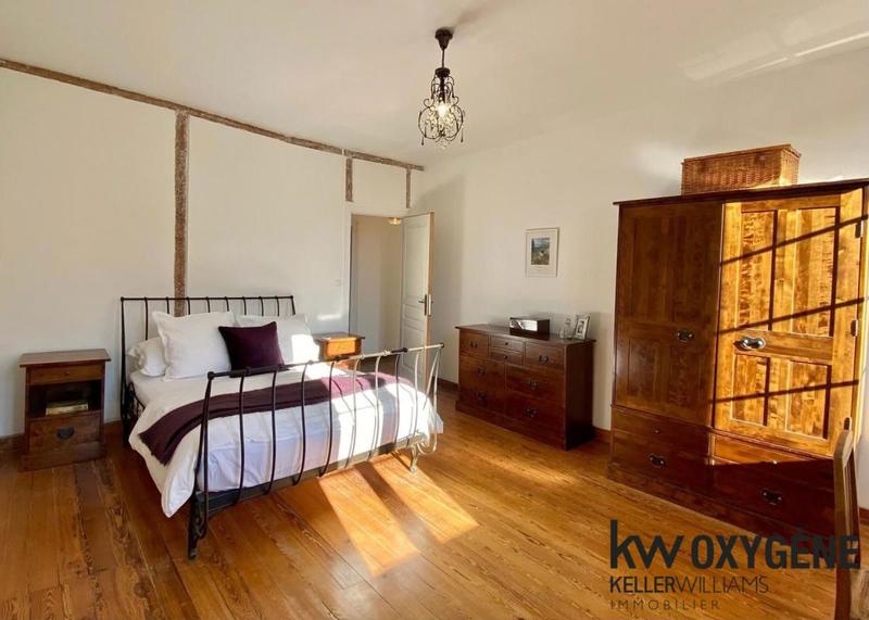 Maison - 220 m² - 6 pièces