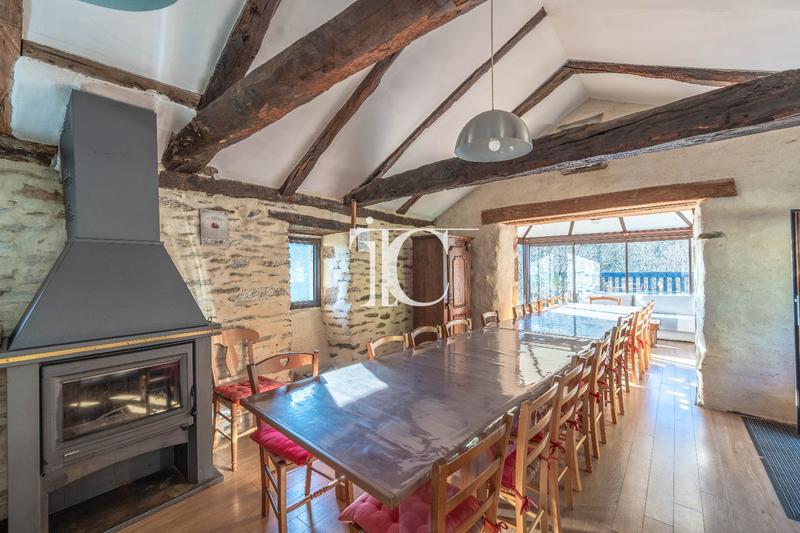 Propriété - 296 m² - 14 pièces