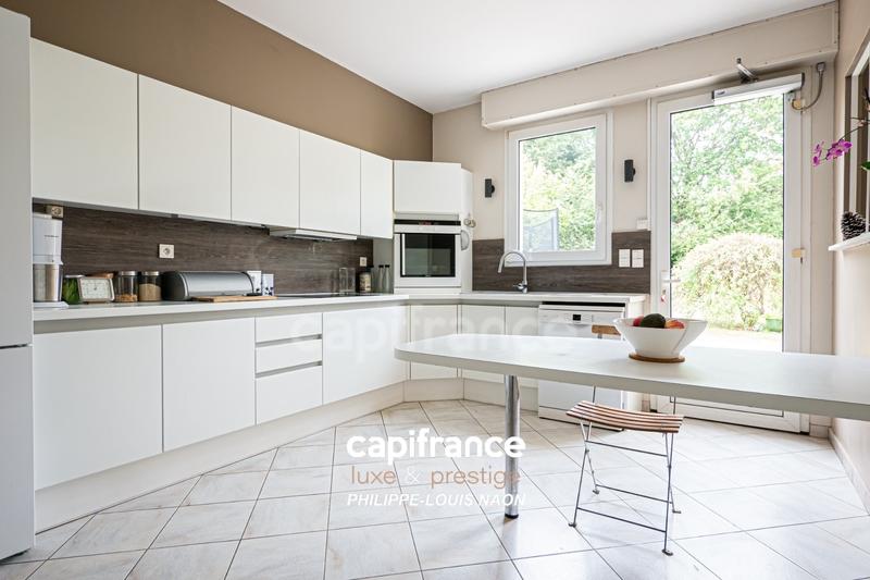 Maison - 230 m² - 10 pièces