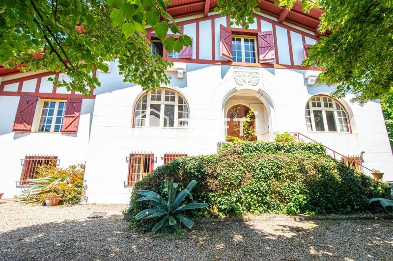 Villa - 295 m² - 12 pièces