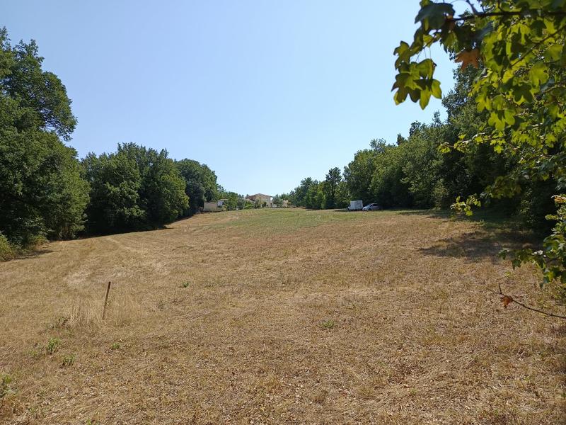 Terrain constructible - 1 268 m²