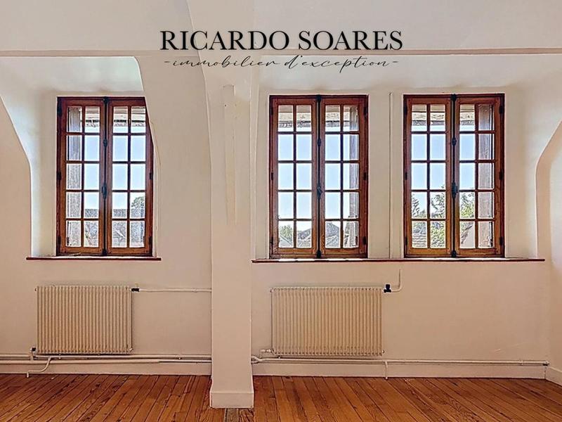 Propriété - 257 m² - 10 pièces