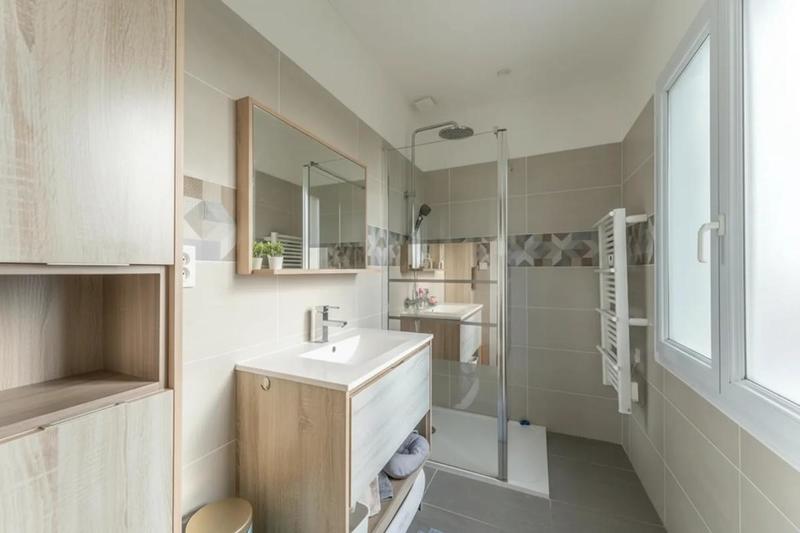 Maison - 232 m² - 8 pièces