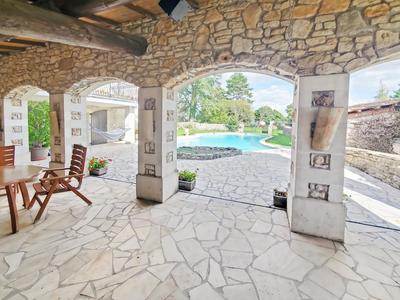 Propriété - 231 m² - 6 pièces