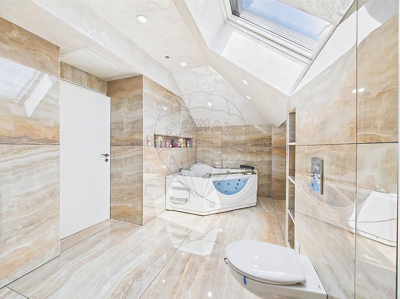 Maison - 255 m² - 6 pièces