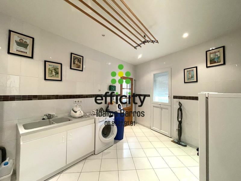 Pavillon - 267 m² - 10 pièces