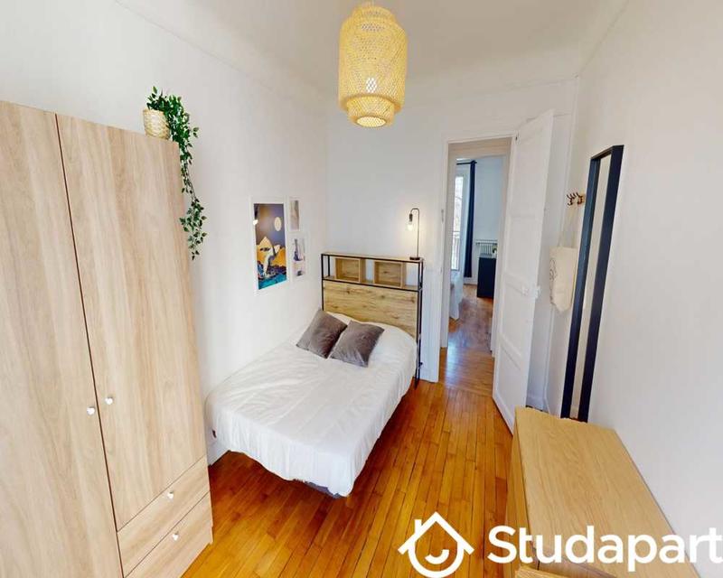 Chambre - 100 m² - 1 pièce