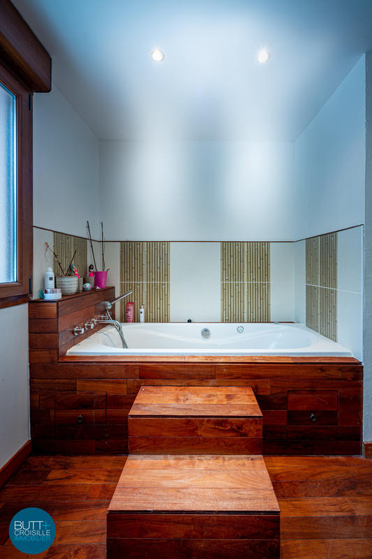 Maison - 180 m² - 8 pièces