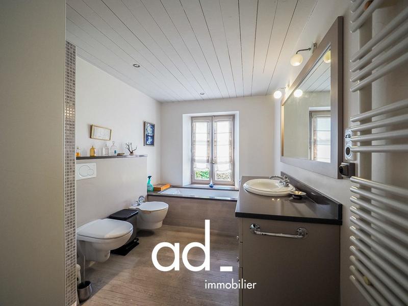 Maison traditionnelle - 320 m² - 12 pièces