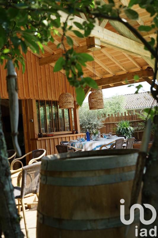 Maison - 256 m² - 7 pièces