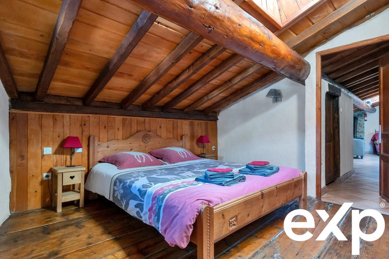 Maison - 438 m² - 12 pièces