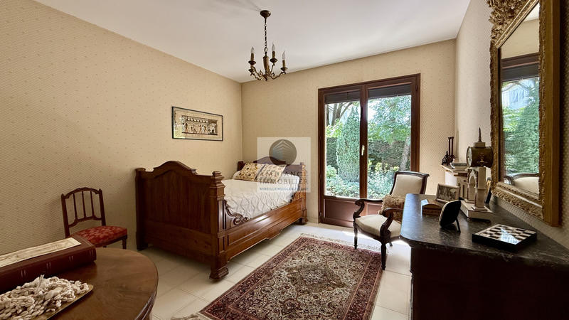 Maison - 220 m² - 8 pièces