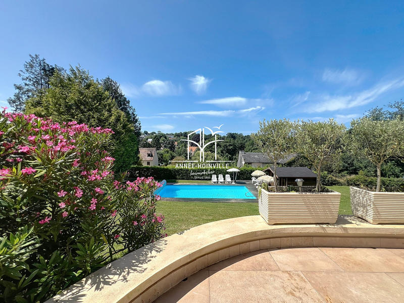 Villa - 266 m² - 8 pièces