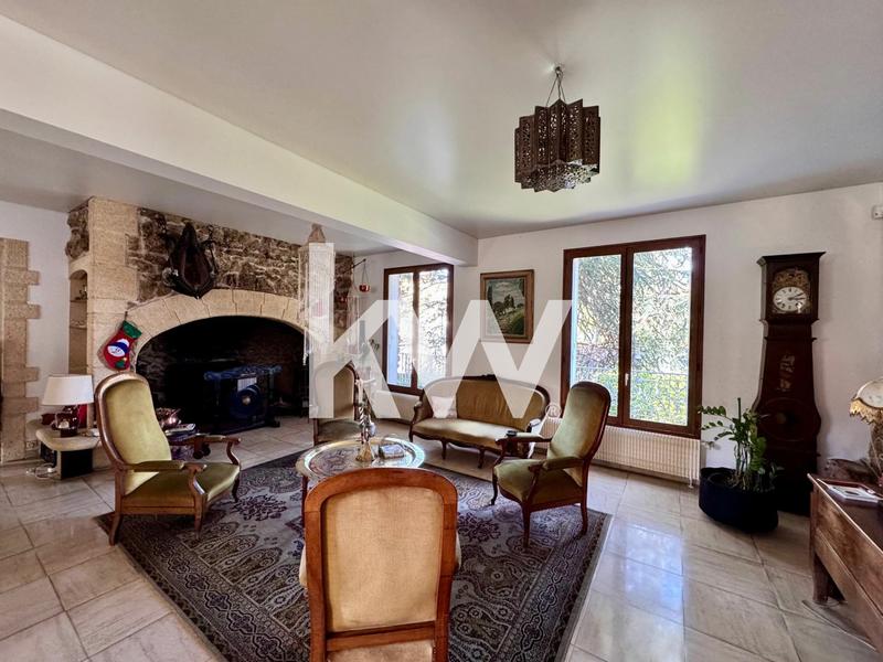 Maison - 380 m² - 10 pièces