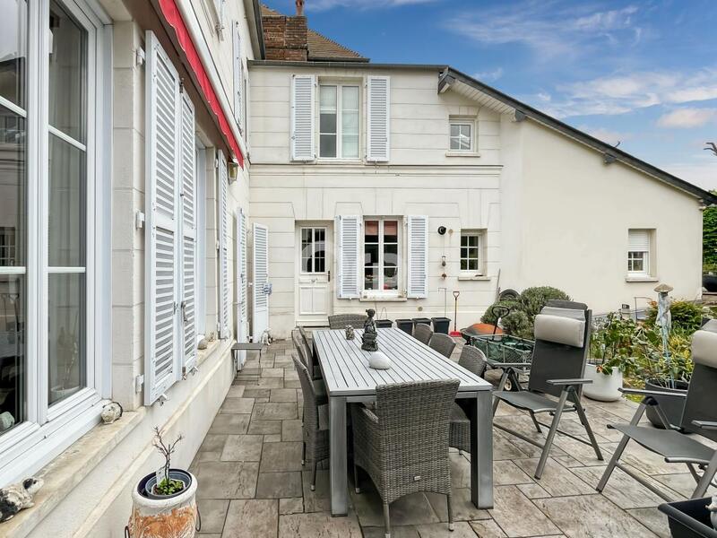Maison de ville - 220 m² - 8 pièces