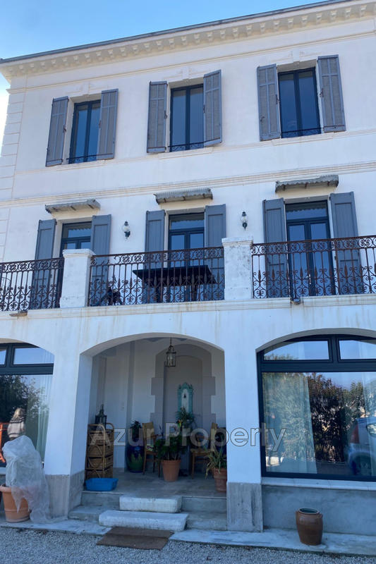 Maison de ville - 240 m² - 6 pièces