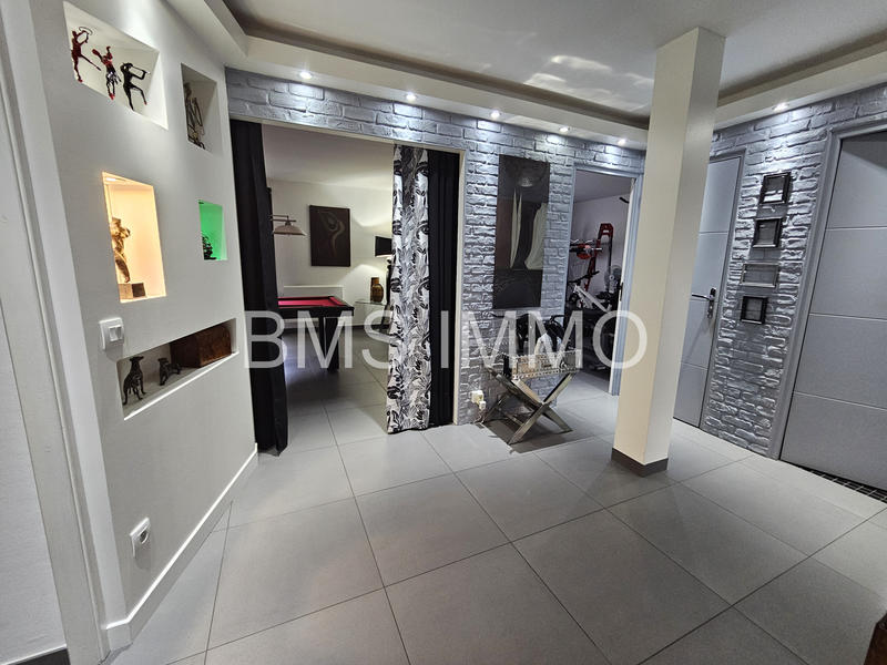 Maison - 268 m² - 10 pièces