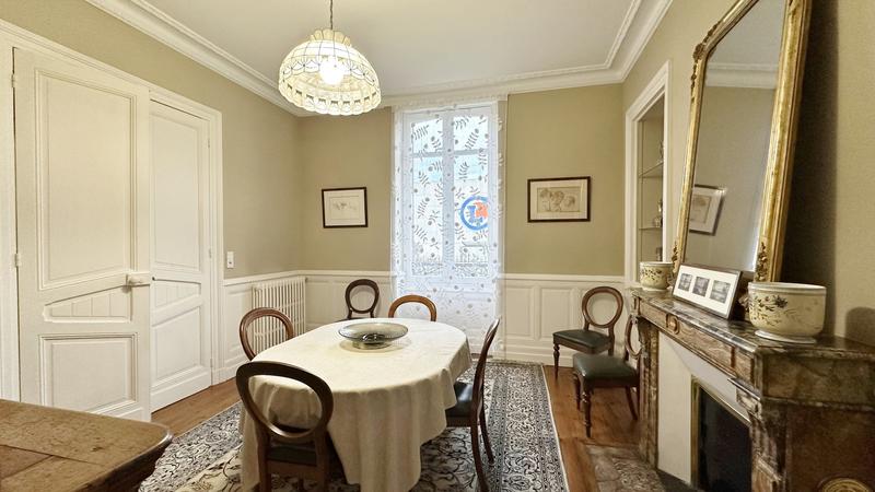 Maison bourgeoise - 202 m² - 8 pièces