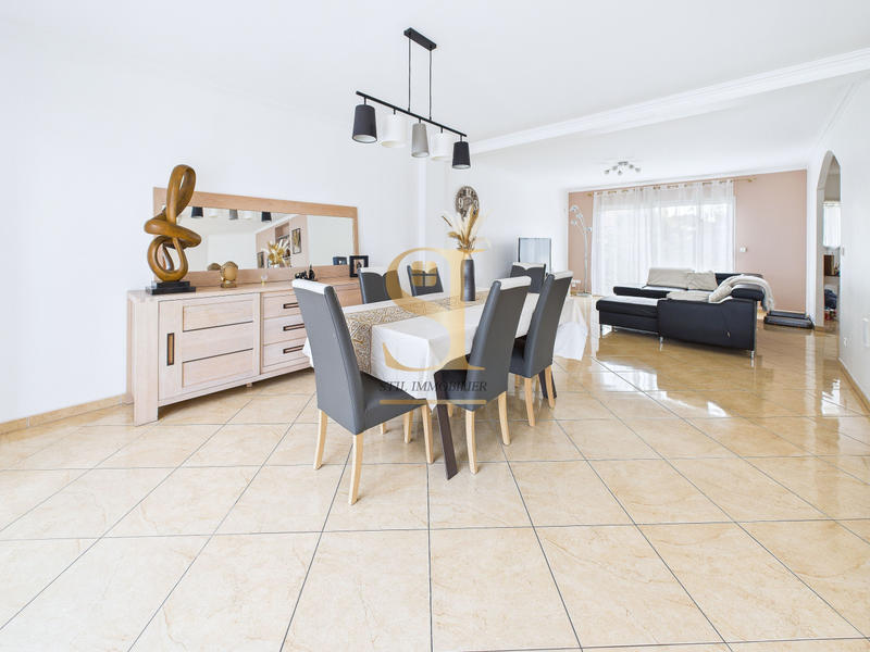 Maison - 211 m² - 9 pièces