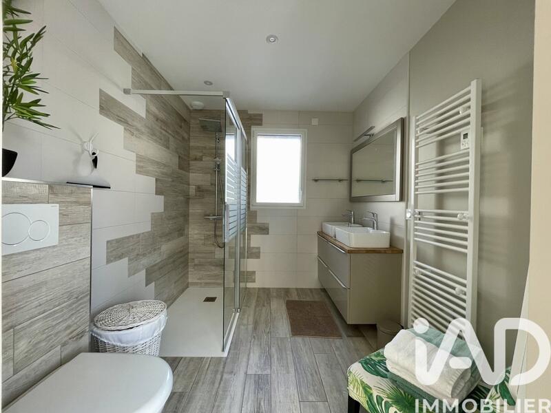 Maison - 203 m² - 8 pièces