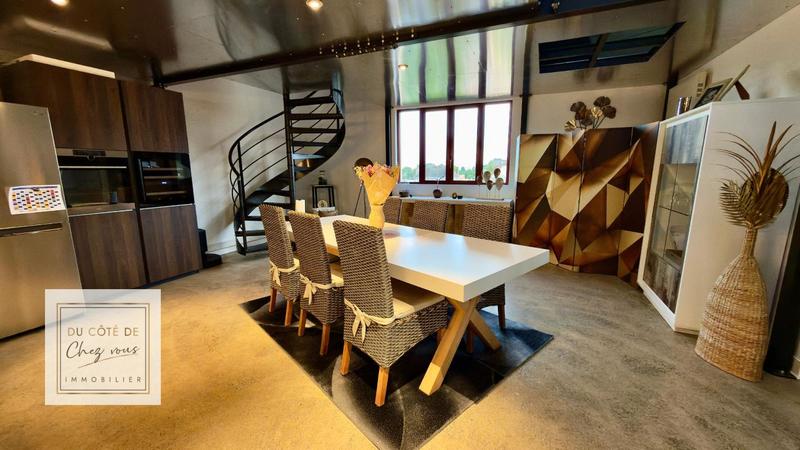 Loft - 208 m² - 6 pièces