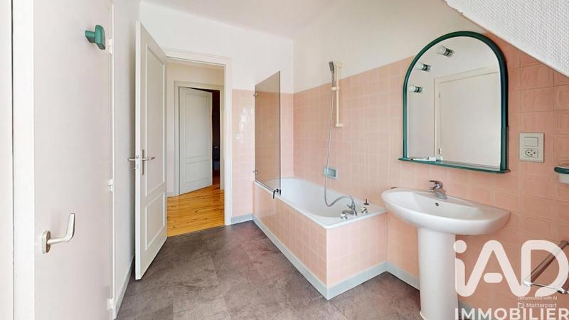 Maison - 281 m² - 11 pièces