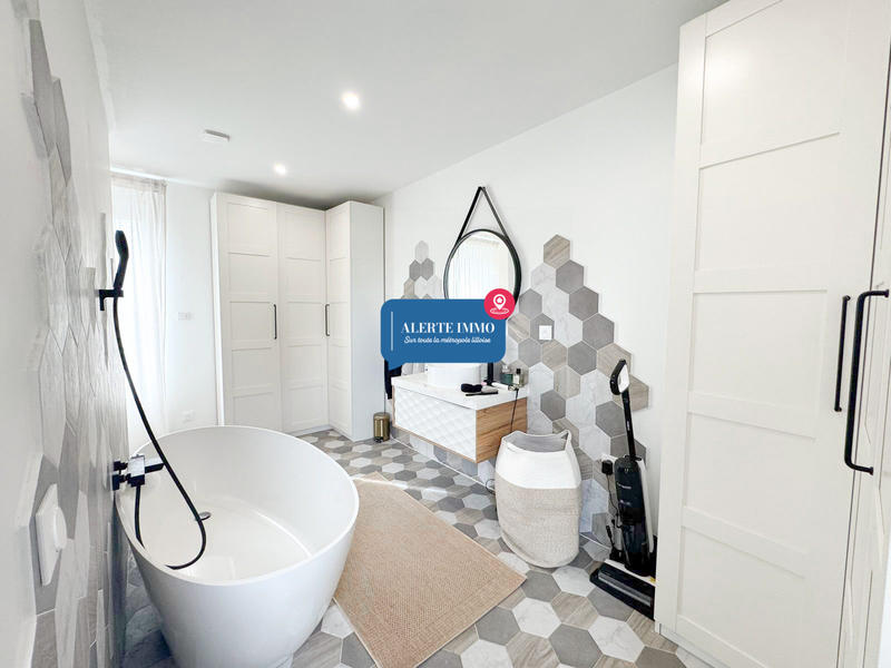 Maison - 316 m² - 10 pièces