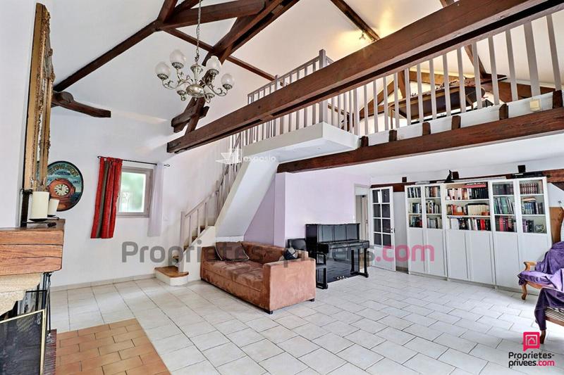 Maison - 250 m² - 8 pièces