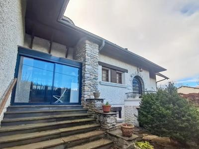 Demeure - 325 m² - 11 pièces