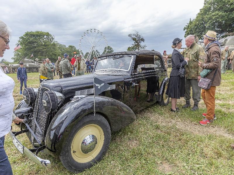 Exposition de véhicule rétro