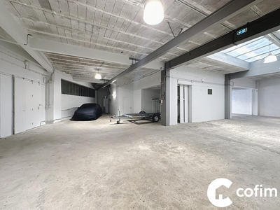 Entrepôt - 674 m²