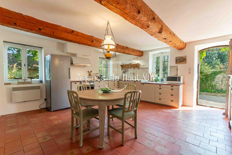 Propriété - 372 m² - 7 pièces