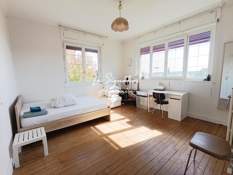 Maison - 217 m² - 7 pièces