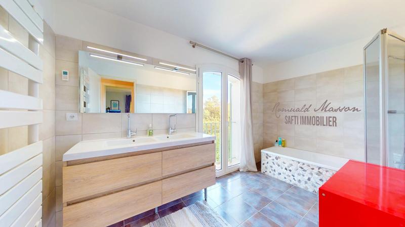 Maison - 163 m² - 6 pièces