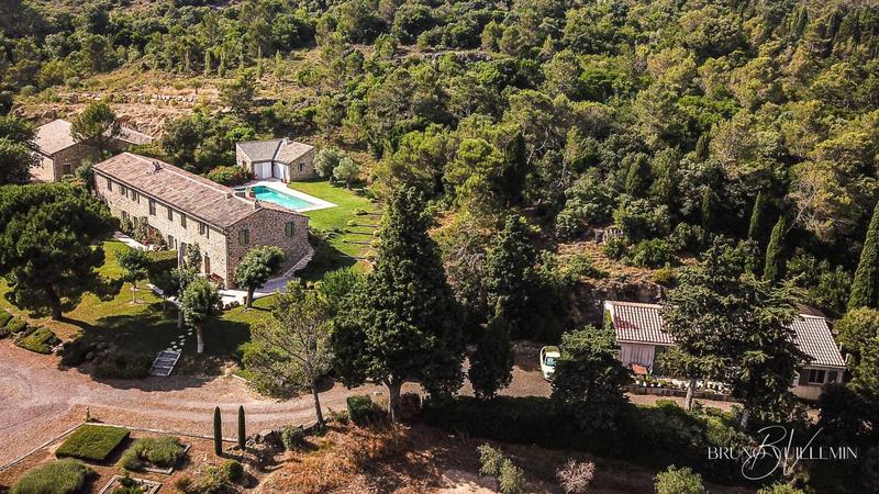 Demeure - 413 m² - 14 pièces