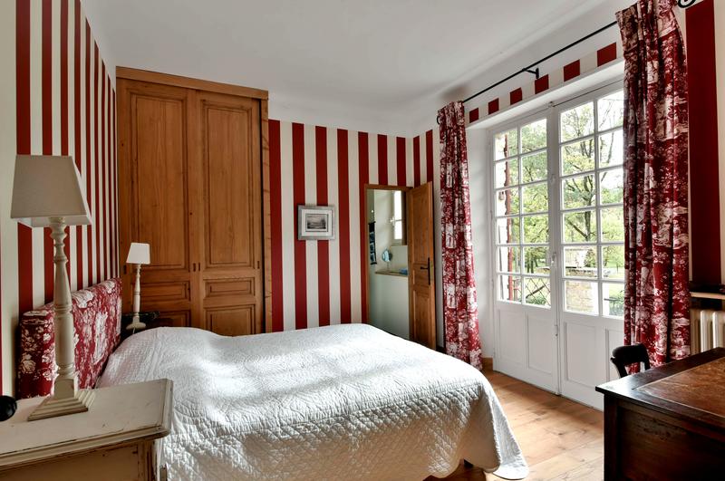 Demeure - 300 m² - 9 pièces