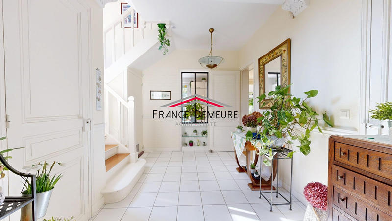 Maison - 186 m² - 8 pièces