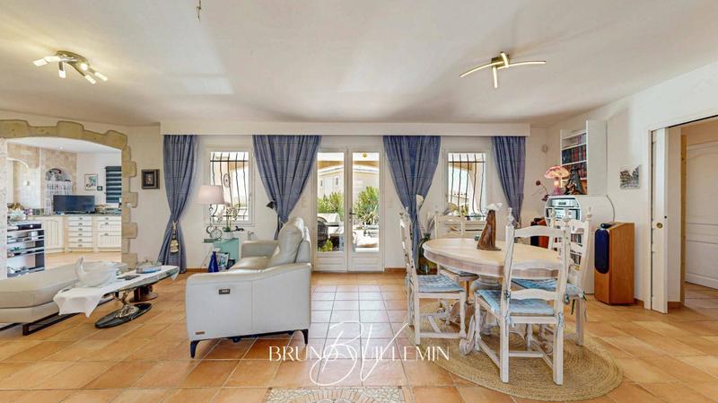 Villa - 181 m² - 8 pièces