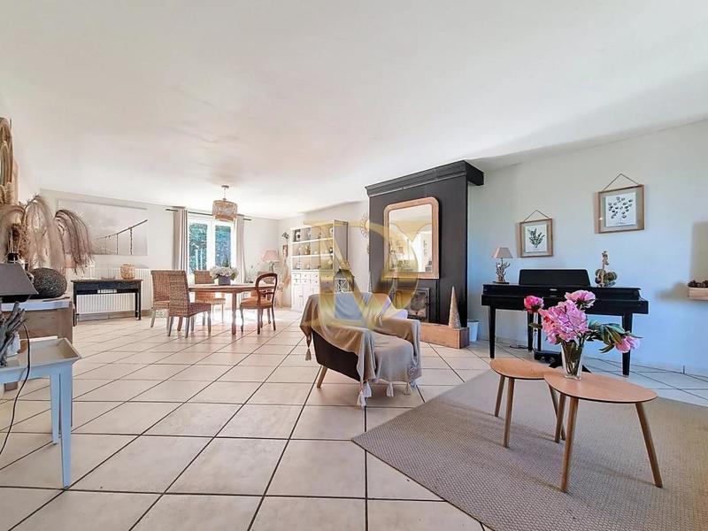 Maison - 245 m² - 9 pièces