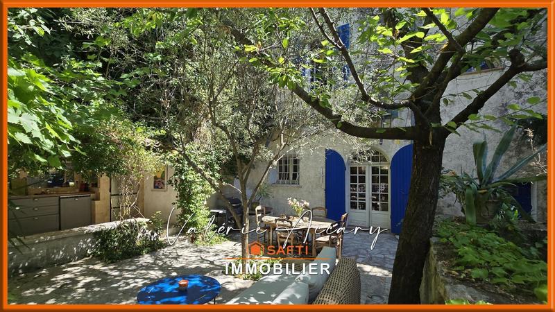 Maison de maîtres - 441 m² - 10 pièces