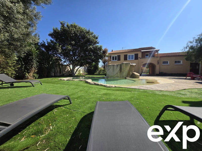 Mas - 536 m² - 16 pièces