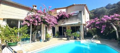 Villa - 155 m² - 6 pièces