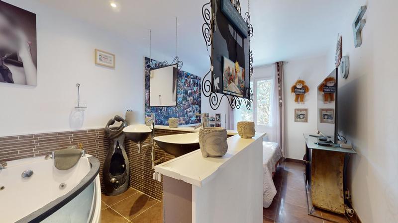 Maison - 181 m² - 9 pièces