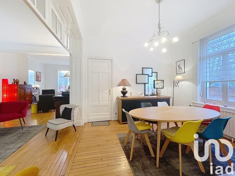 Maison - 239 m² - 9 pièces