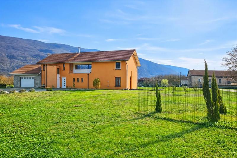 Maison - 230 m² - 5 pièces