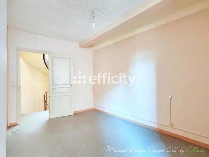 Immeuble - 120 m² - 7 pièces