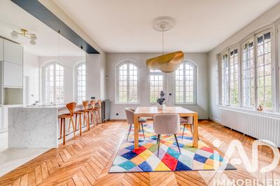 Maison - 245 m² - 8 pièces