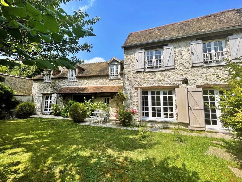 Maison - 220 m² - 9 pièces