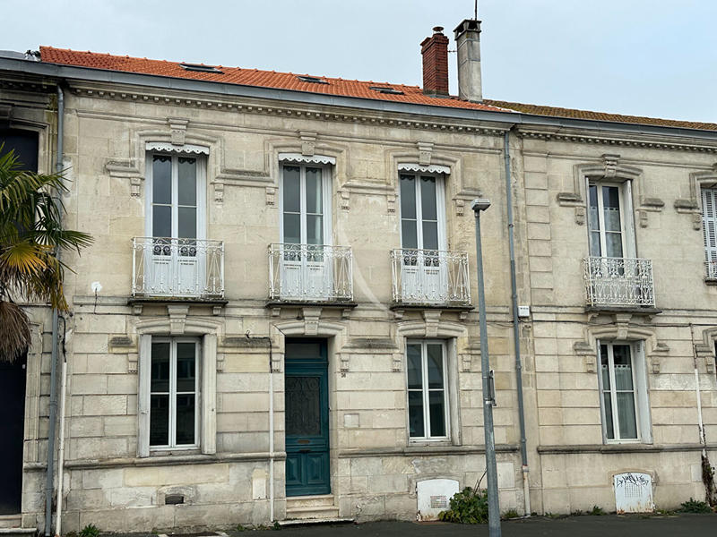 Maison - 121 m² - 8 pièces