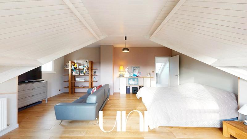 Maison - 220 m² - 6 pièces